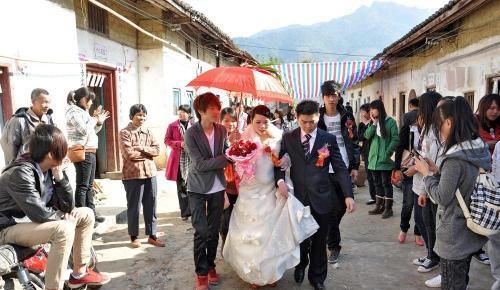 出嫁女在线观看,穿越时空的婚姻传奇  第3张